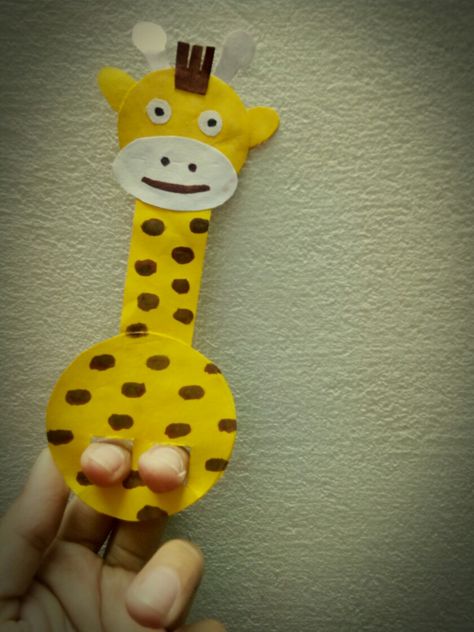 GIRAFFE FINGER PUPPET #diy #kids #craft #craftlove #easy #art #make #fun #giraffe #finger #puppet Giraffe Finger Puppet, Puppet Diy, Finger Puppet, Easy Art, Sewing, Art