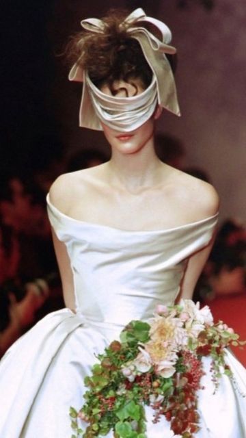 Vivienne Westwood Wedding, Vivienne Westwood Fashion, Runway Fashion Couture, Runway Models, Look Cool, Vivienne Westwood, Couture Fashion, White Wedding, 90s Fashion