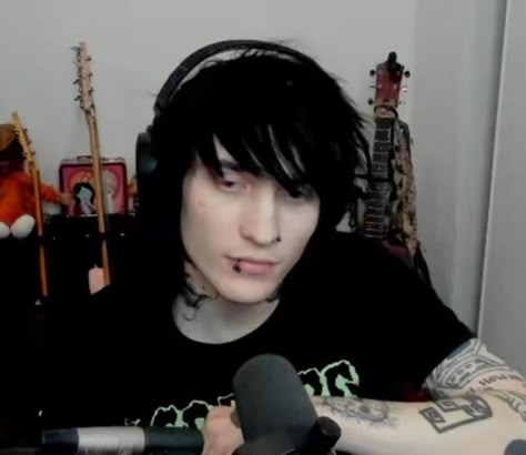 pfp johhnie guilbert makeup Johnnie Guilbert Crying, Johnnie Guilbert Boyfriend Material, Johnnie Guilbert Icon, Johnnie Guilbert No Makeup, Johnnie Guilbert Pfp, Jonnie Gilbert, Johnnie Gilbert, Hot Emo Guy, Emo Boyfriend