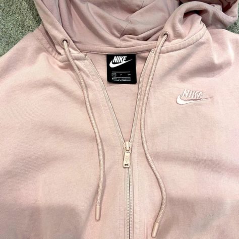 Only Worn Once! Super Cute Baby Pink Nike Zip Up. The Arms Have A Little Bit Of A Flare To Them! Jordans Hoodies Women, Nike Zip Up Hoodie White, Nike Zip Hoodie Grey, Nike Hoodies For School, Nike Hoodies Zipup, Zip Up Hoodies Nike, Vinted Nike Hoodie, Pulll Nike, Vintage Nike Hoodie Beige