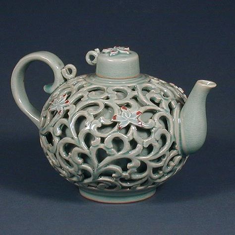 Korean Double-ware Lotus Teapot Korean Pottery, Teapot Cookies, Summer Tea, Pottery Teapots, Tea Tins, Teapots And Cups, Pottery Sculpture, Tea Art, Ceramic Teapots