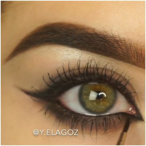 Arabic Eyeliner Tutorial, Arabic Eyeliner, Arabic Eye Makeup, Suno Chanda, Mekap Mata, Eyebrow Makeup Tips, Eye Makeup Techniques, Makeup Tutorial Eyeliner, Makeup Tutorial Eyeshadow