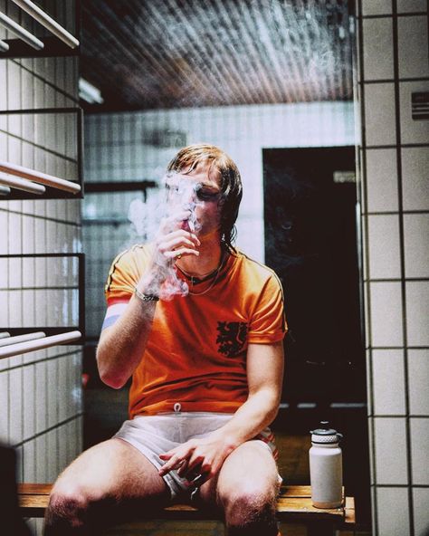 Lazy Saturdays 🚬 // • • • • #johan #johancruyff #cruyff #netherlands #holland #knvb #oranje #onsoranje #soccer #football #voetbal… 1970 World Cup, Johan Cruyff, Football Images, Football Icon, Soccer Motivation, World Cup Final, Football Memes, Retro Football, Soccer Pictures