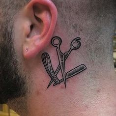 Simple Neck Tattoos, Tattoo Art Design, Barber Style, Barber Tattoo, Tattoo Catalog, Barber Man, Card Tattoo Designs, Crown Tattoo Design, Barber Pole