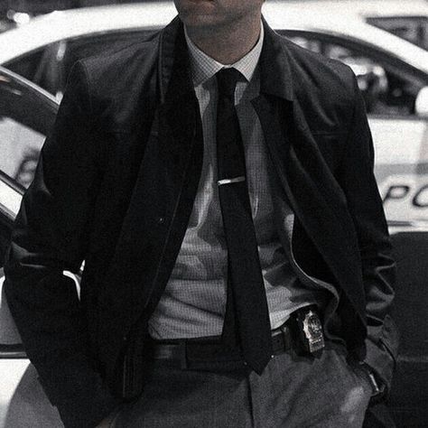 Spy Man Aesthetic, Spy Core Outfits, Detective Man Aesthetic, Fbi Vest Aesthetic, Fbi Outfit Men, Fbi Special Agent Aesthetic, Kgb Spy Aesthetic, Detective Aesthetic Men, Security Aesthetic Male