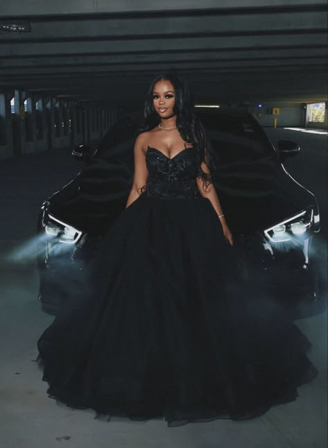 Black Dress Prom Black Women, Black Prom Photoshoot, Prom Inspo Pictures Black, Prom Pictures Black People, Bad Prom Dresses, Prom Aesthetic Photography, Md Poses, Md Photoshoot, Worst Prom Dresses