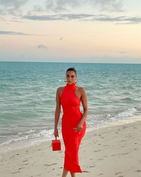 Red Dinner Dress, Neon Orange Dress, Sandra Shehab, Jamaica Outfits, Beach Wedding Guest Dress, Mode Zara, Chic Dress Classy, European Summer Outfits, Halter Maxi Dress