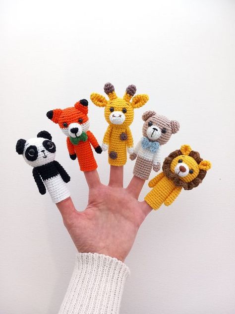 Felt Finger Puppet Patterns, Giraffe Finger Puppet, Dog Finger Puppet, Bear Finger Puppet, Crochet Finger Puppets, Animal Finger Puppets, Amigurumi Panda, Finger Puppet Patterns, Cow Toys