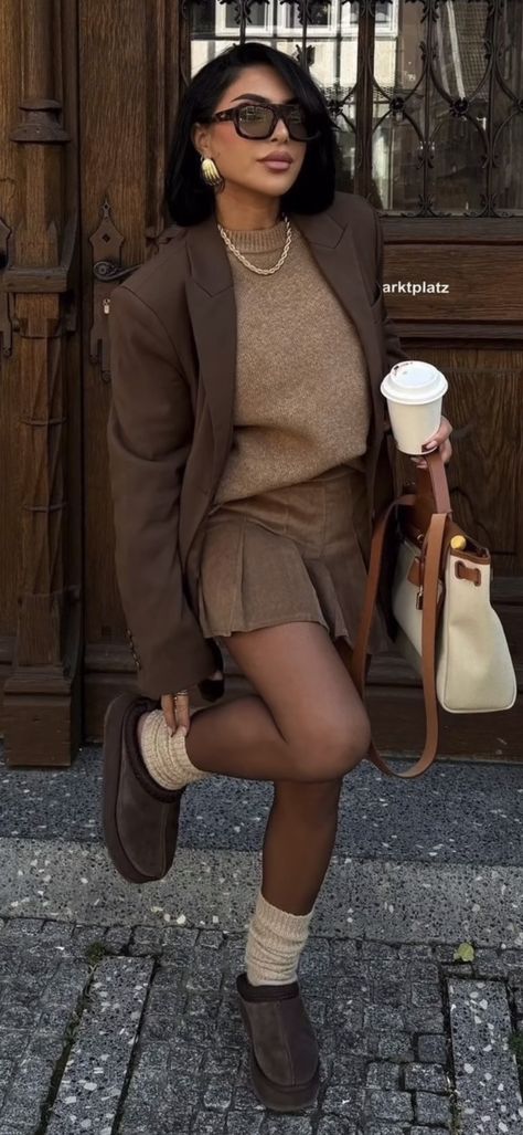 Clueless Preppy Outfits, Boss Baddie Outfits, Preppy Outfits 30s, Brown Skirt Work Outfit, Paris Outfits Winter Classy, Brown Dress With Stockings Outfit, Classy 20s Outfits, Chocolate Monochrome Outfit, All Brown Winter Outfit