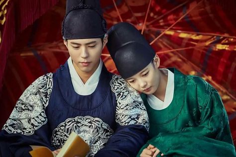 K-Drama Flashback: ‘Love in the Moonlight’ Moonlight Drawn By Clouds Wallpaper, Love In The Moonlight Kdrama, Authors Point Of View, Moonlight Drawn By Clouds, Clouds Aesthetic, Yoonmin Fanart, Park Bogum, Park Bo Gum, Lee Young