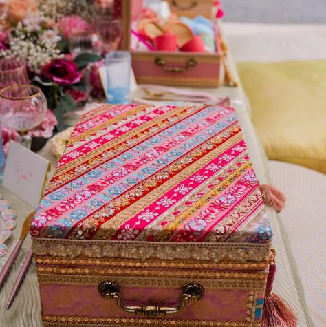 Wedding Trunk, Bridal Trunk, Painted Trunk, Trunk Boxes, Bridal Photoshoot, Diy Resin Crafts, Diy Resin, Be My Bridesmaid, Resin Diy