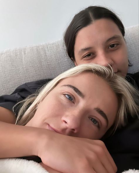 Sam Kerr And Kristie Mewis, Woso Couples, Kristie Mewis, Masculine Women, Female Footballers, Soccer Couples, Sam Kerr, Soccer Women, Masc Women