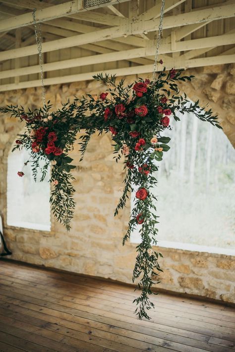 hanging garden inspired floral wedding ceremony backdrop ideas Vintage Wedding Backdrop, Ceremony Backdrop Indoor, Wedding Ceremony Ideas, Wedding Arches, Garden Weddings Ceremony, Wedding Ceremony Backdrop, Indoor Ceremony, Wedding Ceremony Flowers, Ceremony Inspiration