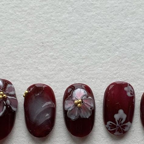 @noonzynails on Instagram: "⋆｡° ʚĭɞೃ
custom red floral
.
.
.
.
.
.
.
.
.
.
.
.
.
#pressonnails #presson #gelnails #aesthetic #fakenails #nail #gelpolish #handmade #explorepage #explore #y2k #smalbusiness #custom #custompressonnails #customnails
#nailart #coquette #naildesign" Oil Painting Nails, Dark Red Flower Nails, Red Nail Flower, Vintage Red Manicure, Y2k Floral Nails, Nails Painted, Nail Paint, Red Floral, Fake Nails