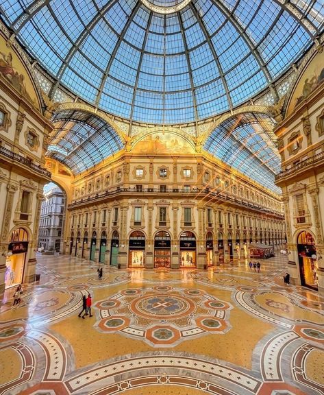 📸@nico_m_photographie, La galerie Victorio Emanuele II - Milan, Italie Milan Summer, Spa Photography, Pier House, Summer Abroad, Paradise Travel, Desert Photography, Places In Italy, Travel Luxury, Travel Clothes