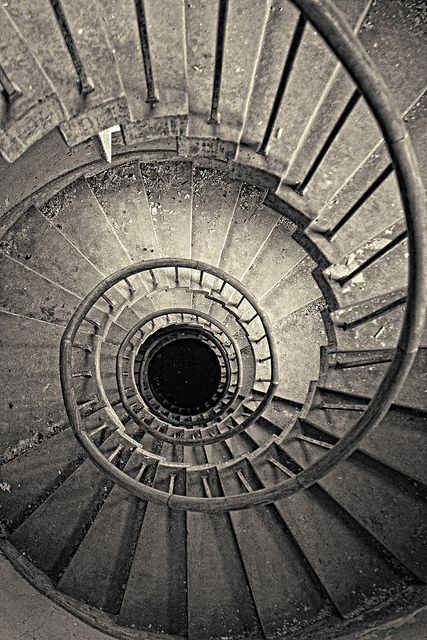 Downward Spiral Art, Spiral Staircase Photography, Painting Of Stairs, Stair Spiral, Spiraling Staircase, Stairs Art, Symmetry Photography, Stair Art, Downward Spiral