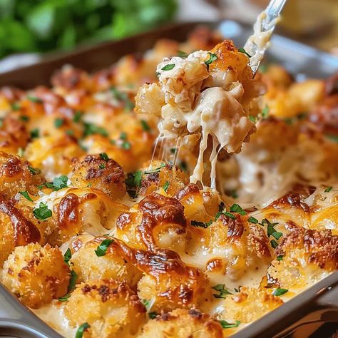 Chicken Tater Tot Casserole Recipe - elianarecipes.com Fiesta Chicken Tator Tot Casserole, Ground Chicken Tater Tot Casserole, Fiesta Chicken Tater Tot Casserole, Cracked Out Chicken Tater Tot Casserole, Million Dollar Tater Tot Casserole, Best Dinner Casserole Recipes, Chicken Alfredo Tater Tot Casserole, Taylor Tot Casserole, Chicken Bacon Ranch Tater Tot Casserole