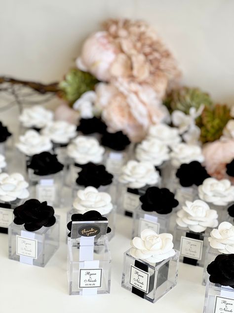 Wedding Favors Black And White, Elegant Party Favors Classy, Classy Party Favors, Wedding Guest Gifts, Classic Black And White Wedding, Black And White Wedding Theme Classy, Luxury Party Favors, Rose Wedding Favors, Corsage And Boutonniere Set