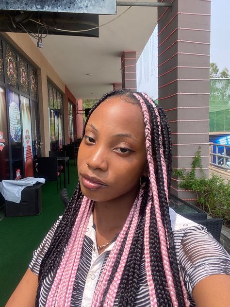 Pink Braid Ideas, Box Braids Pink Highlights, Box Braids With Pink Highlights, Braids Black And Pink, Box Braids Hairstyles Pink, Pastel Pink Braids, Black Braids With Color Underneath, Braids With Light Pink, Pink Peek A Boo Knotless Braids