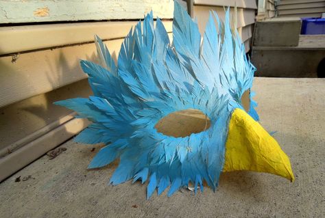 Azure Bird Mask - different view by raena-nayrue.deviantart.com on @DeviantArt Kids Bird Costume, Parrot Mask, Diy Halloween Window, Bird Costumes, Parrot Costume, Cardboard Mask, Bird Mask, Paper Feathers, Bird Costume