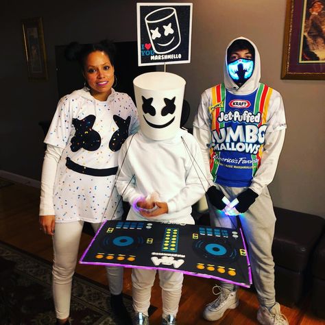 Dj Marshmello Costume, Marshmello Costume, Dj Marshmello, Diy Halloween Costume, Couple Halloween, Couple Halloween Costumes, Diy Halloween, Halloween Ideas, Halloween Costume