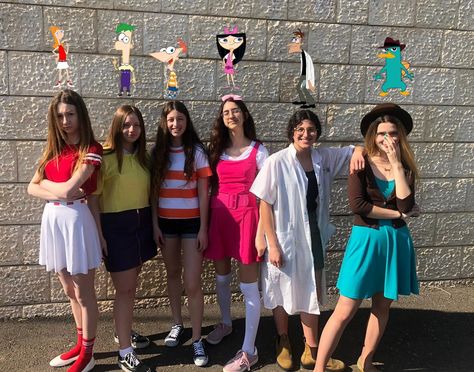 Group Costume 6 People, 6 Person Costume Ideas, Phineas And Ferb Group Costume, Five People Costumes, Halloween Costumes For Six People, Five Group Halloween Costumes, Finneas And Ferb Costume, Group Costume Ideas 5 People, 6 Person Group Costume