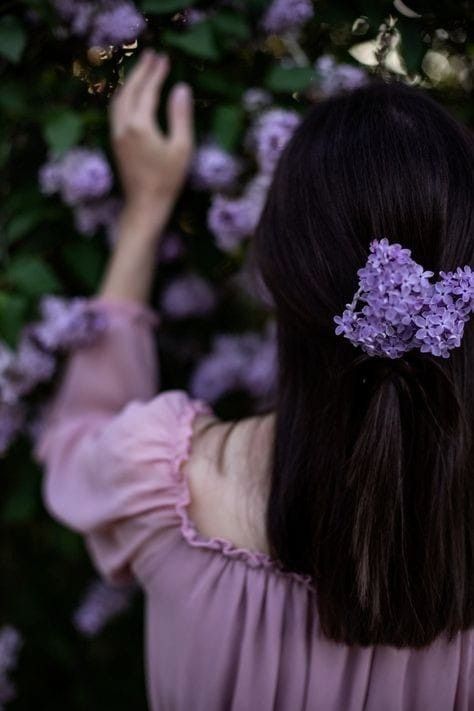 Spring Portraits, Beautiful Profile Pictures, Beautiful Photoshoot Ideas, Flower Photoshoot, Lavender Aesthetic, Artsy Photos, Photos For Profile Picture, Pinterest Profile, Profile Pictures Instagram