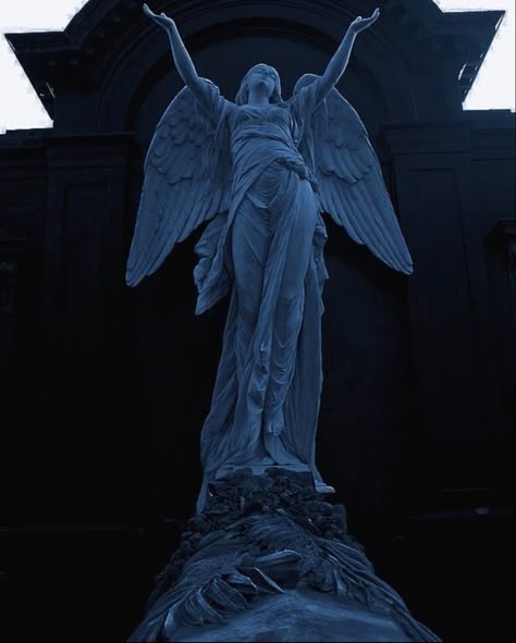 Blue Statue Aesthetic, Blue Royalty Aesthetic, Angelic Aesthetic, Grunge Posters, Blue Aesthetic Dark, Goddess Aesthetic, Y2k Profile Picture, Greek Statues, Royalty Aesthetic