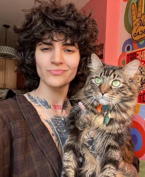 miss.daddi (ig) Enby Face Claim, Nonbinary Face Claim, Androgynous Face Claim, Vasiliki Halastaras, Winter Tattoos, Queer Hair, Androgynous People, Masc Lesbian, Curly Hair Up