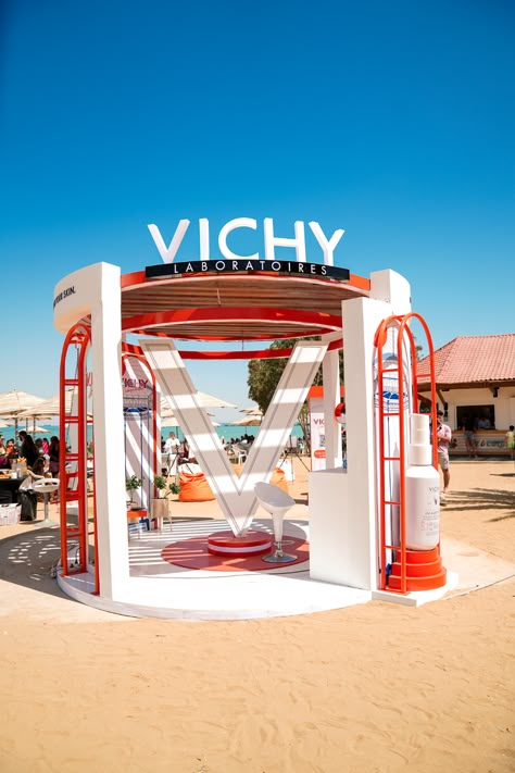 VICHY BOOTH :: Behance Booth Event Ideas, Built In Booth, Activation Booth, Small Booth, Logo Design Set, Design Exhibition, Kiosk Design, Experiential Marketing, Salon Interior Design