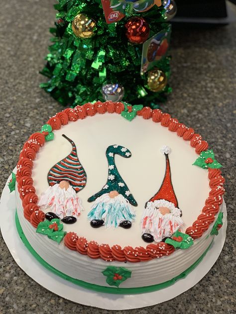 Gnome DQ Cake by Glo Gnome Christmas Cake Ideas, Gnome Christmas Cake, Gnome Cake, Dq Cake, Simple Birthday Cake Designs, Xmas Cakes, Gnome For Christmas, Delish Cakes, Christmas Themed Cake