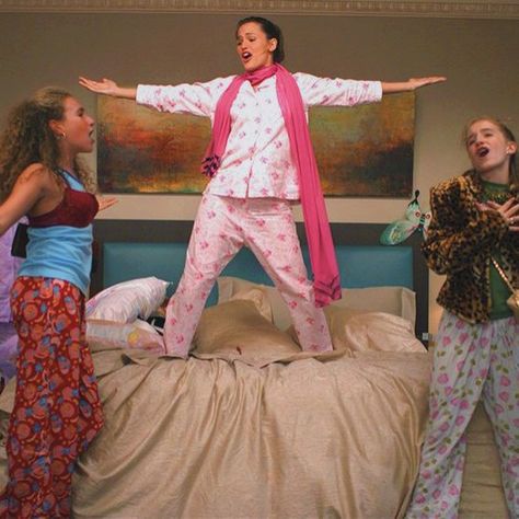 13 going on 30 Jenna Rink aesthetic dancing Jennifer Garner icon wallpaper 2000's Romcom Movies, Thirty Flirty And Thriving, 13 Going On 30, Girly Movies, I Love Cinema, Chick Flicks, Girl Movies, A Boyfriend, Grown Man