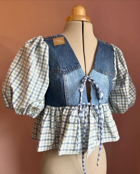 Clothes To Upcycle, Handmade Tops Designs, Upcycling Sewing Ideas, Sewing Recycled Clothes, Vintage Remake Clothes, Button Down Upcycle, Patch Work Clothes, Jean Upcycle Diy, Upcycling Old Jeans