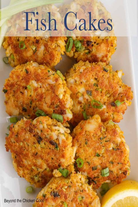 Fish Cakes Easy Fish Cakes, Walleye Recipes, Fish Patties, Fish Dinners, Fish Cakes Recipe, Homemade Appetizer, Lake Trout, Homemade Tartar Sauce, Fish Cakes