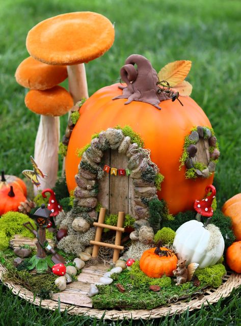 Pumpkin Fairy House - A girl and a glue gun Fairy Garden Pumpkin, Pumpkin Fairy House, Pumpkin Fairy, Pumpkin Contest, Pumpkin House, Halloween Fairy, Halloween Traditions, Pumpkin Projects, Creative Pumpkins