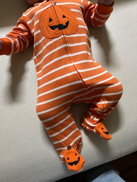 #fall #baby #babyfall #outfitstyle #onesie #babyboy #october #september #vibe #firsttimmom #boymom #momlife #pumpkin #orange #baby #infant #aesthetic Family Halloween Aesthetic, Fall Baby Aesthetic, Infant Aesthetic, Orange Baby, Halloween Aesthetic, Fall Baby, Family Halloween, Boy Mom, Pumpkin Orange