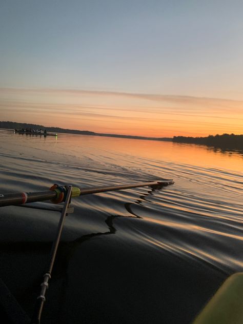 Rowing Aesthetic Women, Rowing Wallpaper, Rowing Motivation, Rowing Pictures, Rowing Aesthetic, Rowing Photography, Row Aesthetic, Athletic Wallpaper, Rowing Sport