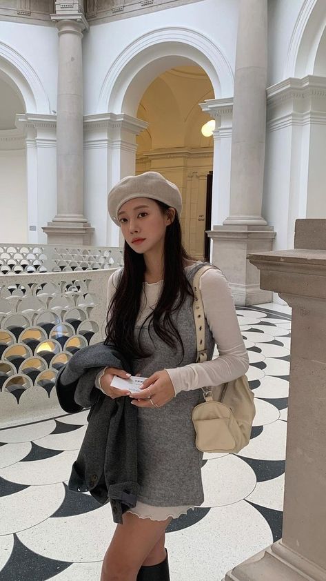 Beige Beret Outfit, Beige Beret, Beret Outfit, Korean Natural Makeup, Instagram Photo Inspiration, Berets, Fashion Korean, Korean Outfits, Look Fashion