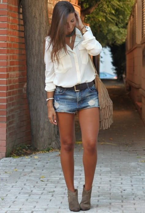 How To Wear Ankle Boots, Boating Outfit, Summer Denim, Short Denim, Daisy Dukes, Short Shorts, Work Outfits, Spring Summer Outfits, Outfits Casuales