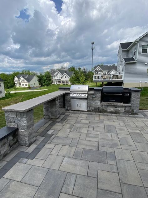 Gray Pavers Around Pool, Backyard Paver Ideas Paving Stones Patio, Patio Ideas Pavers, House Backyard Ideas, Paving Stone Patio, Pavers Backyard, Patio Layout, House Backyard, Deck Designs Backyard