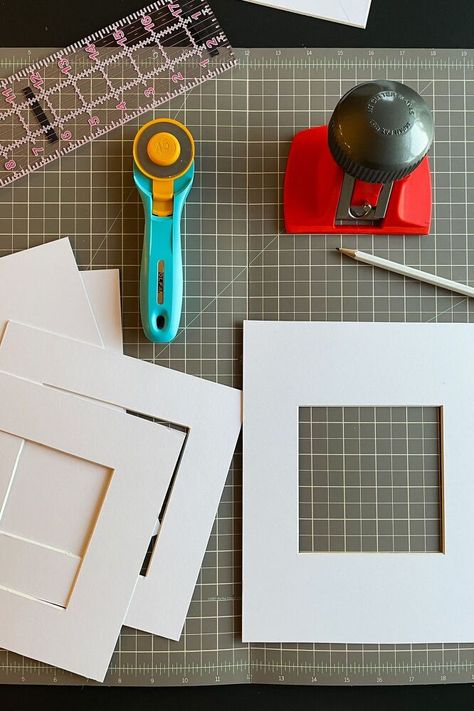 Did you know that you can cut your own picture mats!? It’s easy, I promise!The husband would accuse me of (incorrectly) saying this about a lot of things…and honestly, there were moments in doing this DIY that I thought it would be more worth it to buy. But, I went through the learning process and the mistakes so you don’t have to.Ok, let me show you how to cut your own custom picture mats! Supplies needed to cut custom picture mats 2 – 20×32 white mat board (2 x $11.99 = $23.98)… Frame Matting Diy, Picture Frame Mat, Wall Displays, Matting Pictures, Diy Picture Frames, Affinity Photo, Make Pictures, Diy Picture, Photo Matting