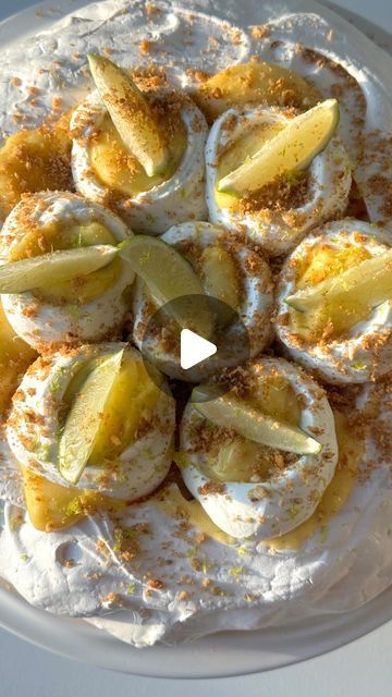 katie on Instagram: "key lime pie pavlova 🍋‍🟩critics (me + my bf) are calling it the dessert of the summer - white chocolate key lime curd, freshly whipped cream + salty pretzel graham crumble

it can be all yours if you’re brave enough to juice a whole lotta limes - comment how many you think it took for 1 cup o’ juice!!!!!!!🧃

#pavlova #keylimepie #keylime #pavlovadessert" Key Lime Pavlova, Key Lime Curd, Pavlova Dessert, Lime Curd, Holiday Deco, My Bf, Lime Pie, Key Lime Pie, Summer White