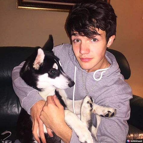 Aaron Carpenter Cries After a Fan Mocks His Dead Father - Superfame Brandon Rowland, Matt Espinosa, Aaron Carpenter, Trinidad James, Carter Reynolds, Ace Hood, Woodworking Store, Matthew Espinosa, Mrs Carter