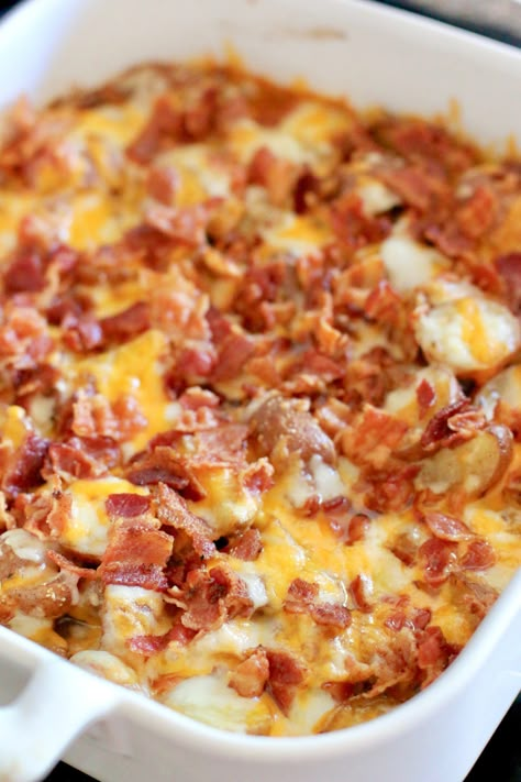 Cheesy Bacon Potatoes, Cheddar Potatoes, Bacon Potato, Baked Bacon, Potato Recipes Side Dishes, Country Cook, Potatoe Casserole Recipes, The Country Cook, Potato Side Dishes