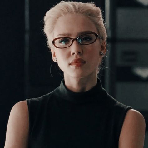 Susan storm icons Please like or reblog if you save Jessica Alba Blonde, Jessica Alba Fantastic Four, Makeup With Glasses, Susan Storm, Michael Chiklis, Siren Aesthetic, Doug Jones, Glasses Inspiration, Chic Glasses