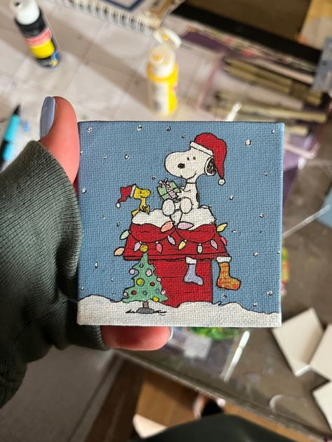 Simple Painting Ideas Disney, Things To Paint As A Gift, Christmas Mini Canvas Ideas, Christmas Painting Gifts, Snoopy Diy Gifts, Snoopy Art Painting, Christmas Snoopy Painting, Snoopy Christmas Drawing, Christmas Paintings Diy