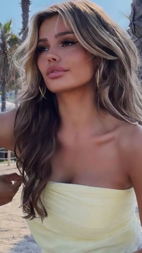 Blond On Mexican, Homecoming Long Hairstyles, Laura Celia Valk, Laura Celia Hair, Hair For Blue Eyes, Blonde Hair On Mexican Women, Latina Blonde Hair Olive Skin, Laura Celia, Blonde Hair Goals