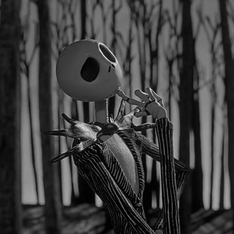 Finding My Way, Nightmare Before Christmas Wallpaper, Tim Burton Characters, Be Aesthetic, Tim Burton Art, Sally Nightmare Before Christmas, Movie Aesthetic, Spooky Movies, Tim Burton Films