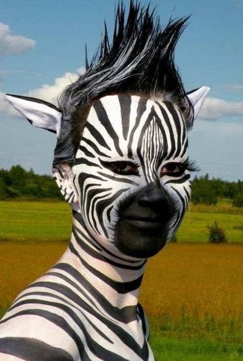 Make-Up Or Mask? 13 Halloween Makeup Looks That Made You See Double Zebra Face Paint, Funny Makeup Memes, Zebra Makeup, Tiger Makeup, Zebra Costume, Zebra Face, Animal Makeup, Makeup Memes, Makeup Humor