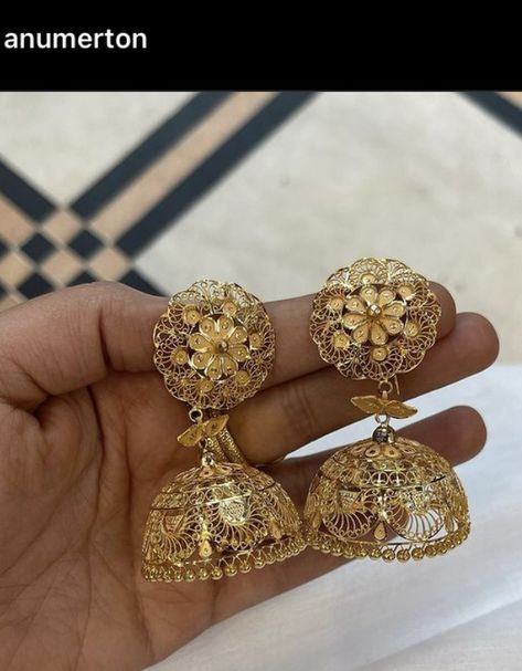 Gold Set With Jhumka, Jhumka Designs Gold, Latest Gold Earrings Designs, Latest Gold Earrings, Latest Gold Ring Designs, Indian Gold Necklace Designs, Gold Jhumkas, Simple Bridal Jewelry, Gold Jhumka